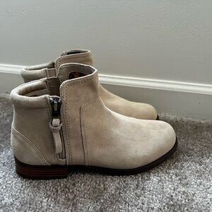 REVITALIGN Cream Ankle Boots